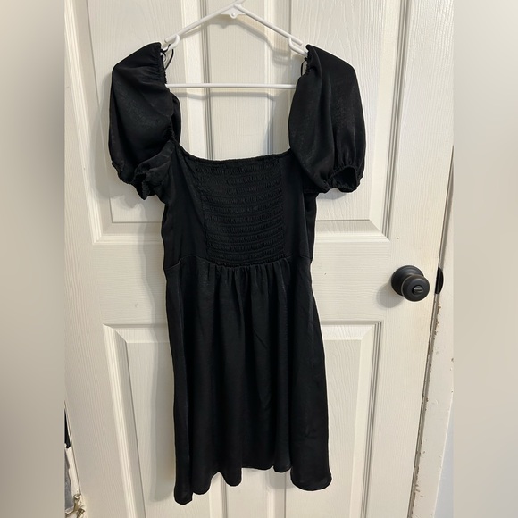 Black puff sleeve dress. Size medium - Picture 4 of 4